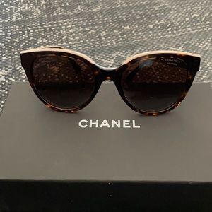 Chanel sunnies